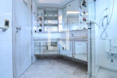 Apartamento à venda com 886m², 4 quartos e 6 vagasBanheiro 2 da Suíte 1