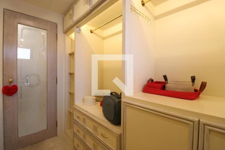 Apartamento à venda com 886m², 4 quartos e 6 vagasCloset da suíte 1