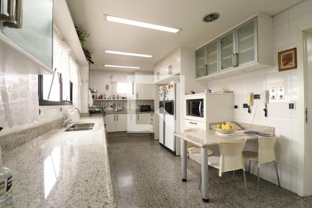 Apartamento à venda com 886m², 4 quartos e 6 vagasCozinha