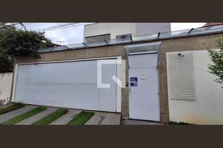 Casa à venda com 400m², 3 quartos e 4 vagas Casa à venda com 400m², 3 quartos e 4 vagasFachada
