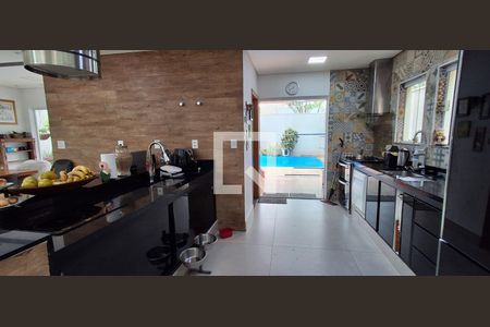 Casa à venda com 400m², 3 quartos e 4 vagas Casa à venda com 400m², 3 quartos e 4 vagasCozinha