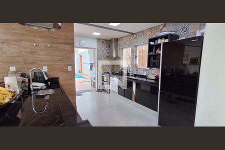 Casa à venda com 400m², 3 quartos e 4 vagas Casa à venda com 400m², 3 quartos e 4 vagasCozinha