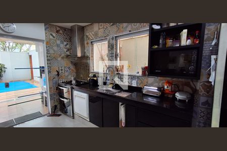 Casa à venda com 400m², 3 quartos e 4 vagas Casa à venda com 400m², 3 quartos e 4 vagasCozinha