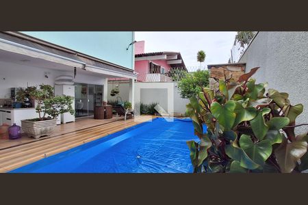 Casa à venda com 400m², 3 quartos e 4 vagas Casa à venda com 400m², 3 quartos e 4 vagasÁrea comum