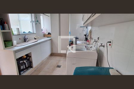 Casa à venda com 400m², 3 quartos e 4 vagas Casa à venda com 400m², 3 quartos e 4 vagasLavanderia