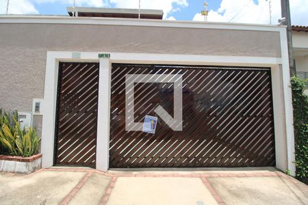 Casa à venda com 312m², 3 quartos e 3 vagas Casa à venda com 312m², 3 quartos e 3 vagasFachada