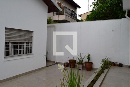 Casa à venda com 300m², 3 quartos e 2 vagasÁrea externa 