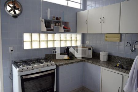 Casa à venda com 300m², 3 quartos e 2 vagasCozinha 