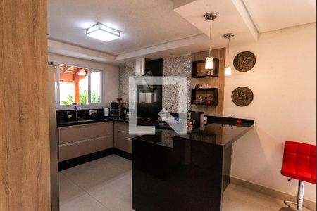 Casa à venda com 320m², 3 quartos e 1 vaga Casa à venda com 320m², 3 quartos e 1 vagaCozinha