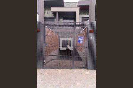 Casa à venda com 160m², 3 quartos e 2 vagas Casa à venda com 160m², 3 quartos e 2 vagasFachada