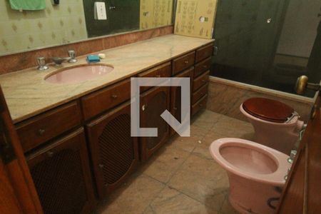 Casa de condomínio à venda com 500m², 4 quartos e 6 vagasBanheiro da suíte 1