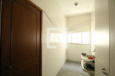 Casa de condomínio à venda com 500m², 4 quartos e 6 vagasÁrea de serviço