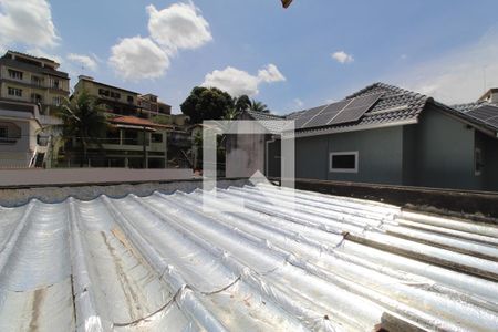 Casa de condomínio à venda com 500m², 4 quartos e 6 vagasTelhado que suporta mais um andar