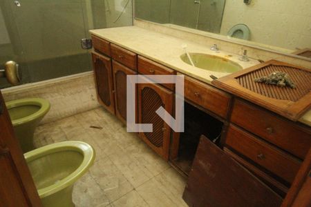 Casa de condomínio à venda com 500m², 4 quartos e 6 vagasBanheiro da suíte 2