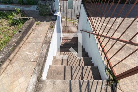 Casa à venda com 120m², 5 quartos e 1 vaga Casa à venda com 120m², 5 quartos e 1 vagaEscada