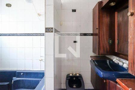 Casa à venda com 512m², 4 quartos e 6 vagasBanheiro da suíte