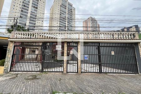 Casa à venda com 512m², 4 quartos e 6 vagasFachada + plaquinha
