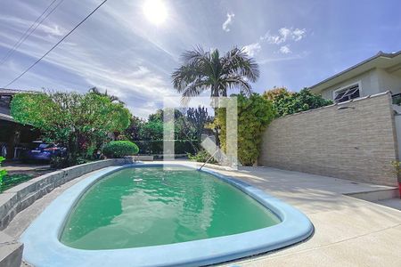 Casa à venda com 105m², 3 quartos e 2 vagasPiscina