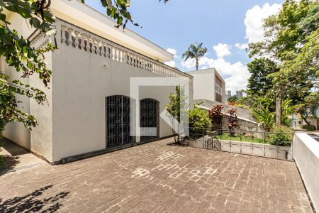 Casa à venda com 345m², 4 quartos e 2 vagas Casa à venda com 345m², 4 quartos e 2 vagasVaranda Frontal
