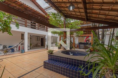Casa à venda com 502m², 5 quartos e 5 vagasÁrea Externa