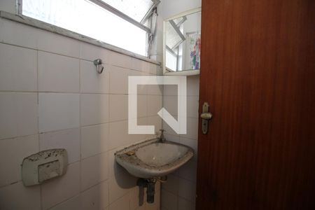 Casa de condomínio à venda com 251m², 4 quartos e 2 vagasBanheiro de Serviço