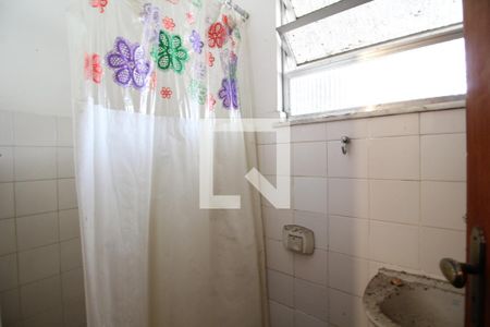 Casa de condomínio à venda com 251m², 4 quartos e 2 vagasBanheiro de Serviço