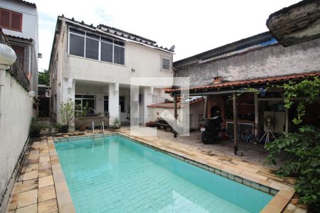 Casa de condomínio à venda com 251m², 4 quartos e 2 vagasPiscina