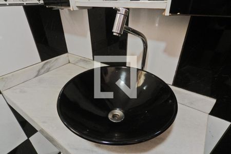 Apartamento à venda com 75m², 2 quartos e 1 vaga Apartamento à venda com 75m², 2 quartos e 1 vagaBanheiro