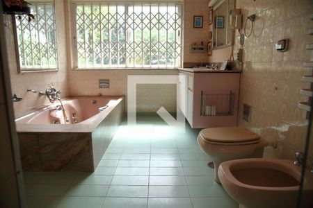 Casa à venda com 200m², 3 quartos e 4 vagasbanheiro da Suíte