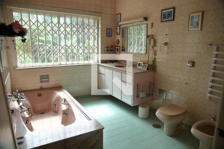 Casa à venda com 200m², 3 quartos e 4 vagasbanheiro da Suíte