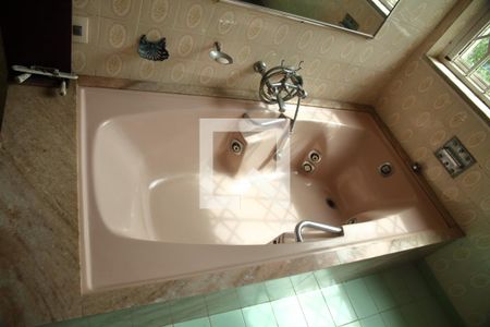 Casa à venda com 200m², 3 quartos e 4 vagasBanheira/banheiro da Suíte