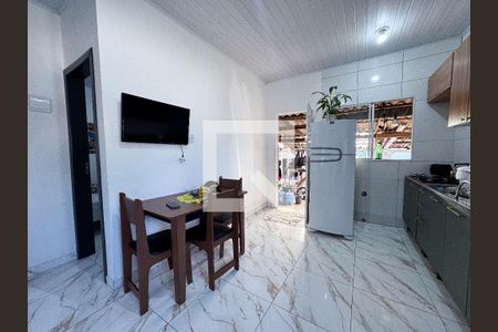 Casa à venda com 124m², 3 quartos e 2 vagas Casa à venda com 124m², 3 quartos e 2 vagasCozinha