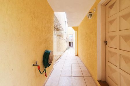 Casa à venda com 232m², 3 quartos e 2 vagas Casa à venda com 232m², 3 quartos e 2 vagasQuintal - lateral