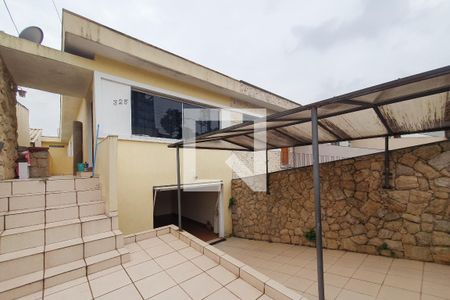 Casa à venda com 232m², 3 quartos e 2 vagas Casa à venda com 232m², 3 quartos e 2 vagasQuintal - frente
