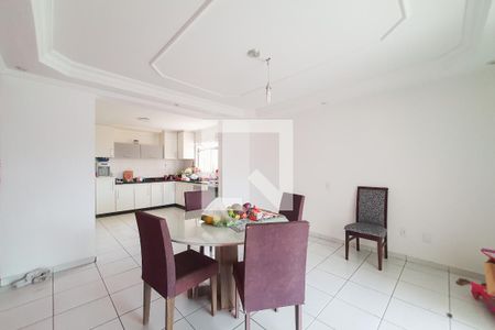 Casa à venda com 232m², 3 quartos e 2 vagas Casa à venda com 232m², 3 quartos e 2 vagasCopa