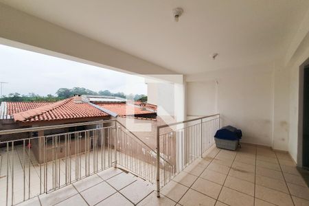 Casa à venda com 232m², 3 quartos e 2 vagas Casa à venda com 232m², 3 quartos e 2 vagasQuintal - fundo