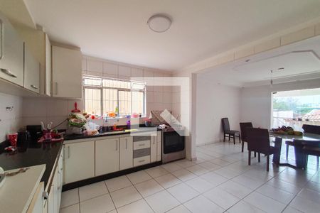 Casa à venda com 232m², 3 quartos e 2 vagas Casa à venda com 232m², 3 quartos e 2 vagasCozinha - Armários