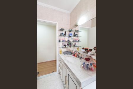 Casa à venda com 232m², 3 quartos e 2 vagas Casa à venda com 232m², 3 quartos e 2 vagasBanheiro Social 1