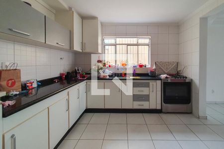 Casa à venda com 232m², 3 quartos e 2 vagas Casa à venda com 232m², 3 quartos e 2 vagasCozinha - Armários