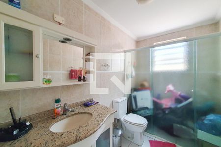 Casa à venda com 232m², 3 quartos e 2 vagas Casa à venda com 232m², 3 quartos e 2 vagasBanheiro Social 2