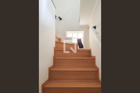 Casa à venda com 232m², 3 quartos e 2 vagas Casa à venda com 232m², 3 quartos e 2 vagasAcesso ao andar da cozinha