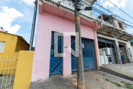 Casa à venda com 80m², 2 quartos e 1 vaga Casa à venda com 80m², 2 quartos e 1 vagaFachada
