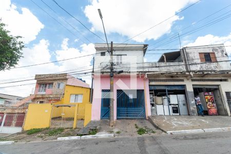 Casa à venda com 80m², 2 quartos e 1 vaga Casa à venda com 80m², 2 quartos e 1 vagaFachada