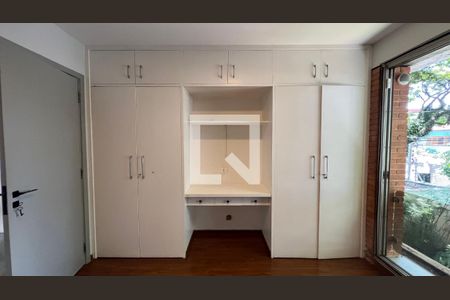 Casa à venda com 450m², 4 quartos e 4 vagas Casa à venda com 450m², 4 quartos e 4 vagasQuarto 2