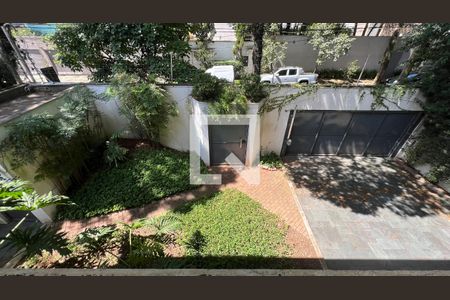 Casa à venda com 450m², 4 quartos e 4 vagas Casa à venda com 450m², 4 quartos e 4 vagasVista do Quarto