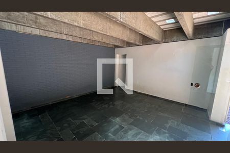 Casa à venda com 450m², 4 quartos e 4 vagas Casa à venda com 450m², 4 quartos e 4 vagasSalão