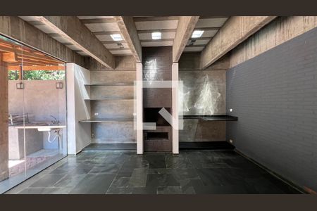 Casa à venda com 450m², 4 quartos e 4 vagas Casa à venda com 450m², 4 quartos e 4 vagasSalão
