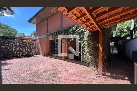 Casa à venda com 450m², 4 quartos e 4 vagas Casa à venda com 450m², 4 quartos e 4 vagasQuintal