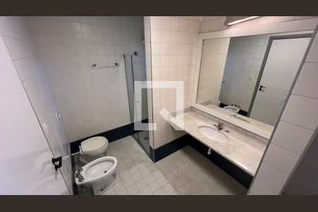 Casa à venda com 450m², 4 quartos e 4 vagas Casa à venda com 450m², 4 quartos e 4 vagasBanheiro