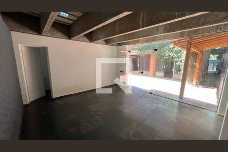 Casa à venda com 450m², 4 quartos e 4 vagas Casa à venda com 450m², 4 quartos e 4 vagasSalão